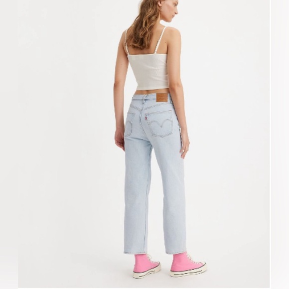 Levi’s Women’s Ribcage Straight Ankle Light Wash Blue Jeans - Picture 2 of 7